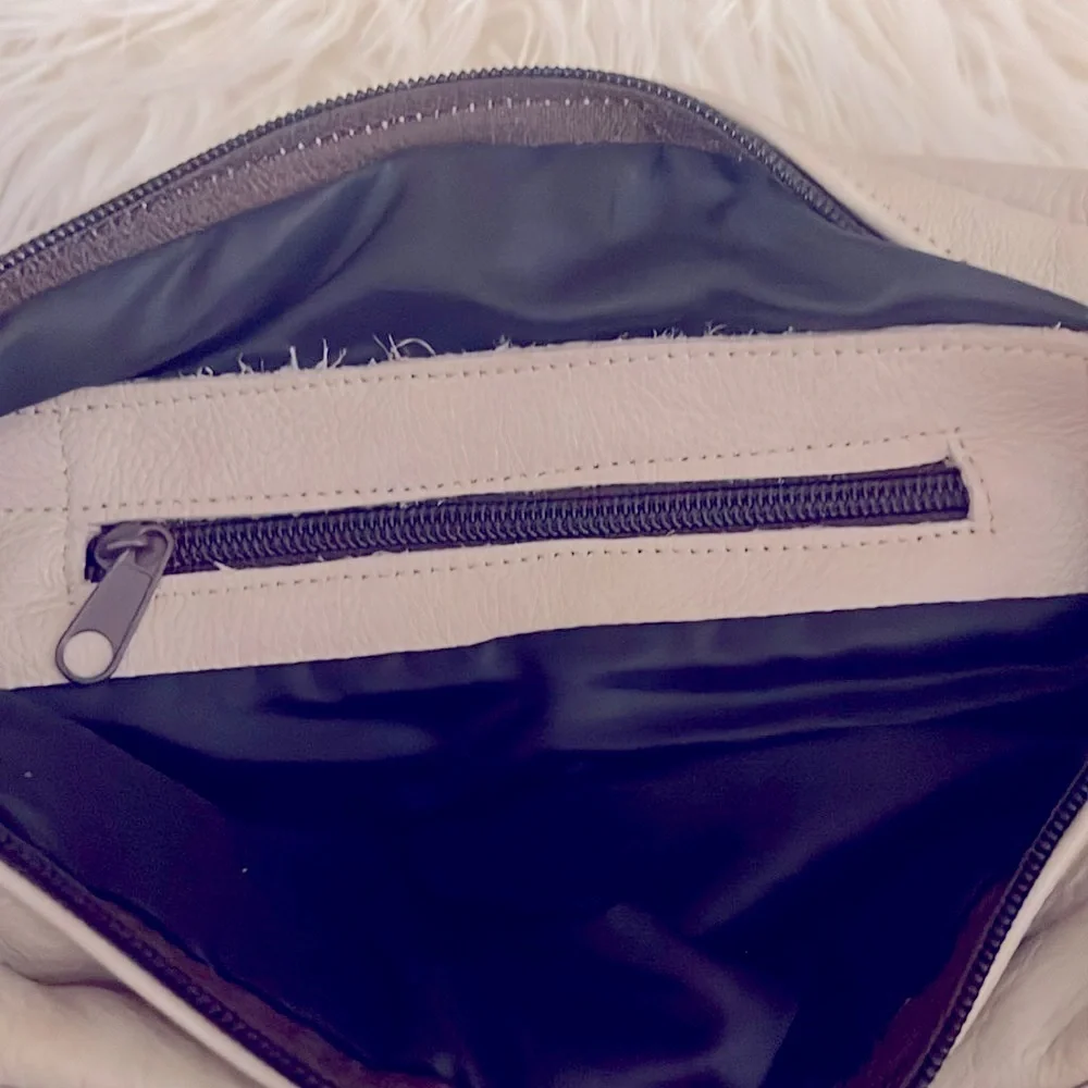 Cream Vintage Leather Hobo Bag. Medium Size Rare Vintage